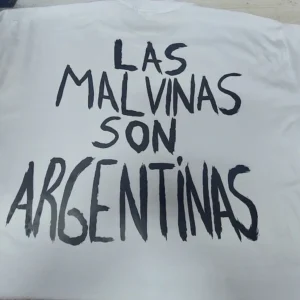 Remera ´´ Las Malvinas son Argentinas´´